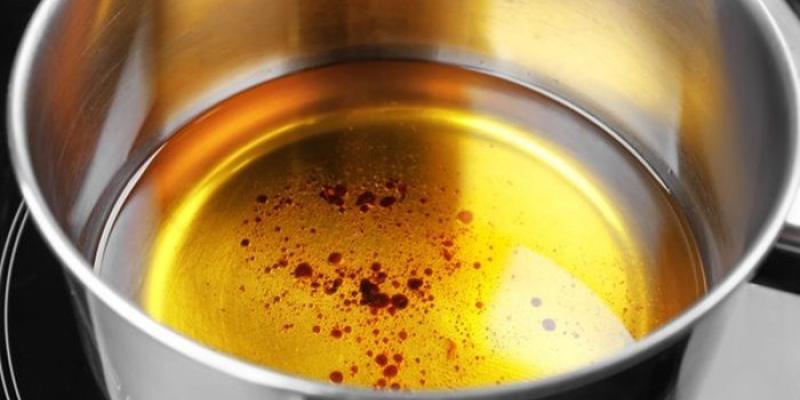 ANALISA KADAR BILANGAN ASAM DAN PEROKSIDA PADA MINYAK GORENG BEKAS SETELAH DI OLAH DENGAN BONGGOL (Corm) PISANG KLUTUK (Musa balbisiana Colla)