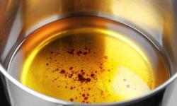 ANALISA KADAR BILANGAN ASAM DAN PEROKSIDA PADA MINYAK GORENG BEKAS SETELAH DI OLAH DENGAN BONGGOL (Corm) PISANG KLUTUK (Musa balbisiana Colla)